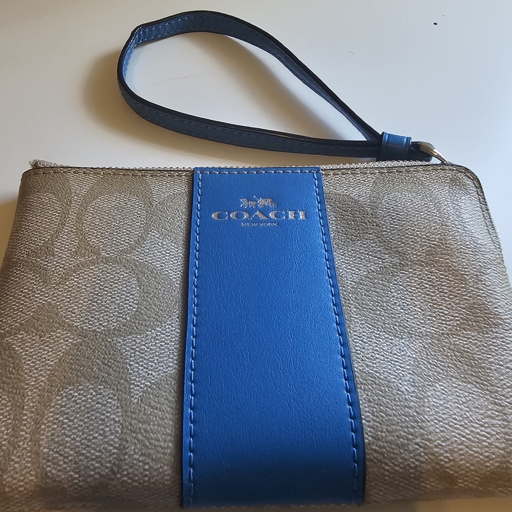 Women's N.W.O.T. baby blue & creme/beige small coach wristet  with strap